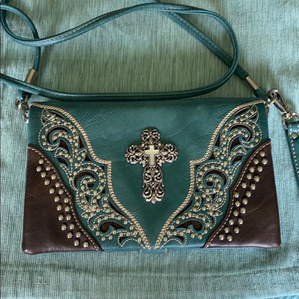 Crossbody clutch